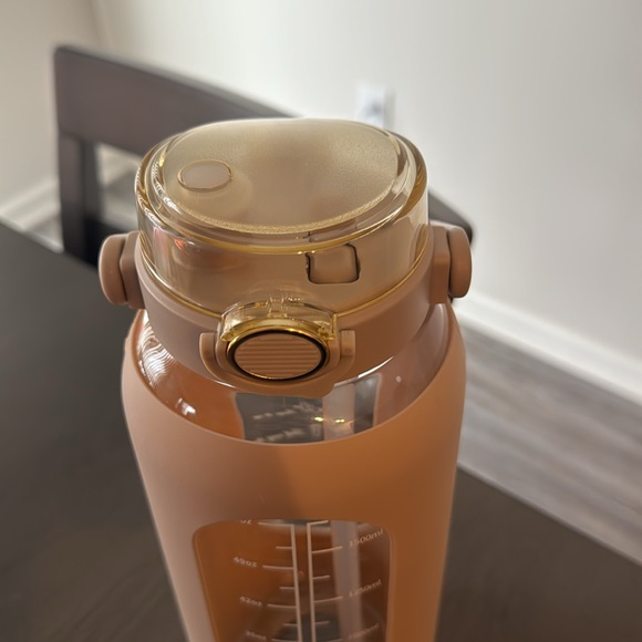 glass water bottle - Picture 3 of 4